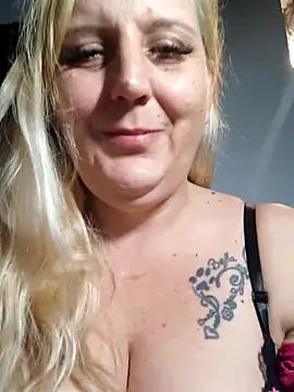 BecciDeluxe online show from January 2026 07:50:02 PM