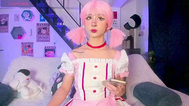 Snapshot of MonxxsLove chatting on February 2026 04:39:02 AM MonxxsLove online show from February 2026 04:39:02 AM