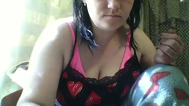 Snapshot of HollyLaBerry chatting on May 2026 06:43:02 AM HollyLaBerry online show from May 2026 06:43:02 AM