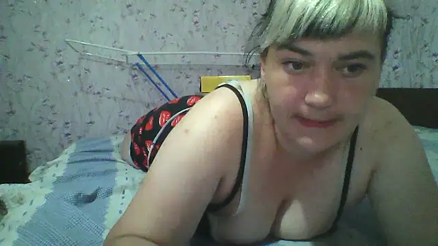 Snapshot of HollyLaBerry chatting on July 2026 05:42:02 AM HollyLaBerry online show from July 2026 05:42:02 AM