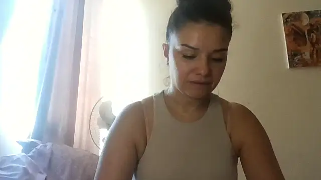 Snapshot of Linusya chatting on October 2025 11:30:02 AM Linusya online show from October 2025 11:30:02 AM