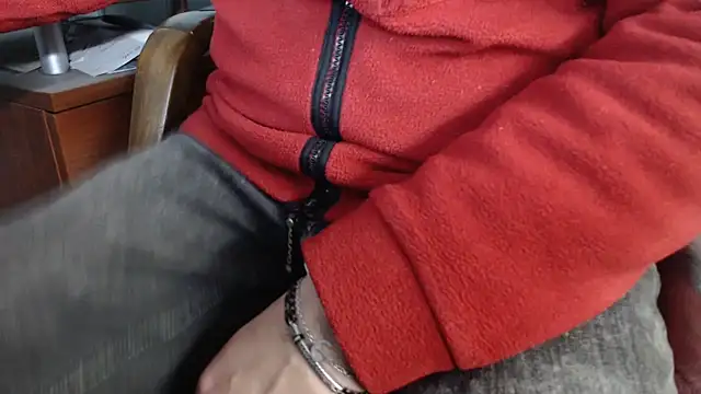 Snapshot of smoothandtiny chatting on February 2025 02:10:01 PM smoothandtiny online show from February 2025 02:10:01 PM