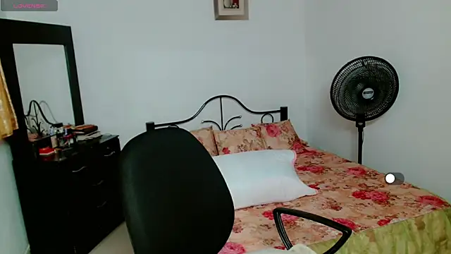 Snapshot of Lily_Benet1 chatting on May 2026 10:40:02 PM Lily Benet1 online show from May 2026 10:40:02 PM