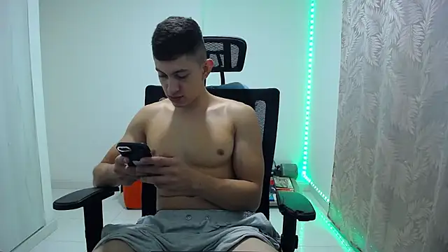 Snapshot of Iam_yourbabyprincess_XD chatting on December 2024 05:21:01 AM Iam yourbabyprincess XD online show from December 2024 05:21:01 AM