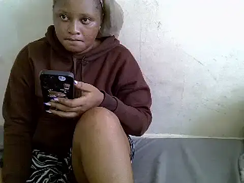 Snapshot of Crystal__Gee chatting on March 2025 06:19:01 AM Crystal Gee online show from March 2025 06:19:01 AM