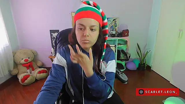 Scarletleon77 online show from December 2024 04:20:01 PM