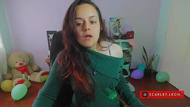 Scarletleon77 online show from December 2024 03:49:02 PM