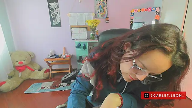 Scarletleon77 online show from February 2025 04:16:01 PM