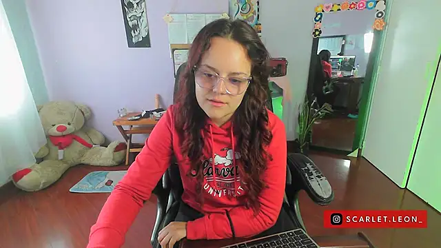 Scarletleon77 online show from February 2025 04:33:02 PM