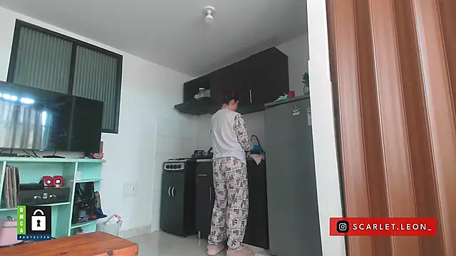 Scarletleon77 online show from September 2025 03:34:01 PM