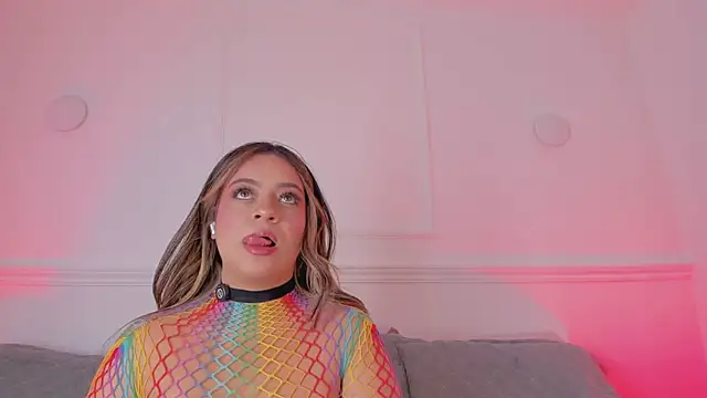 sarah-bonneth online show from April 2026 11:43:01 AM