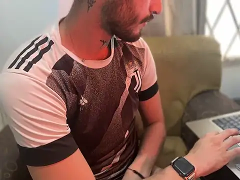 Snapshot of axel_giracr chatting on December 2024 10:03:01 PM axel giracr online show from December 2024 10:03:01 PM