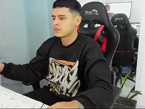 E Moon online show from November 2025 03:06:02 AM