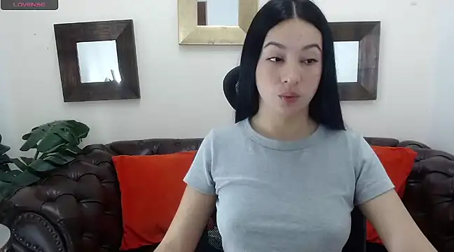 Lila Pinky online show from March 2025 02:33:02 PM