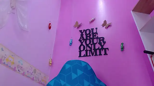 Lila Pinky online show from March 2025 05:28:01 PM