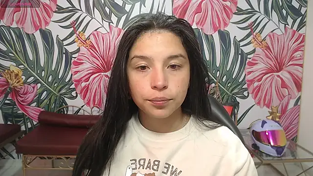Snapshot of Small_naughty_ chatting on April 2026 01:15:01 PM Small naughty online show from April 2026 01:15:01 PM