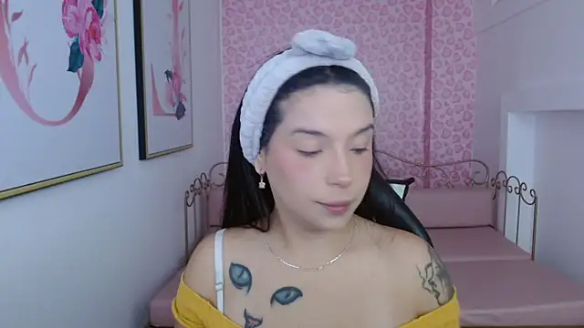 Snapshot of Small_naughty_ chatting on May 2026 01:07:02 PM Small naughty online show from May 2026 01:07:02 PM