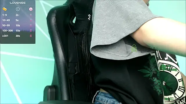 lilylouisee online show from December 2024 08:18:01 PM