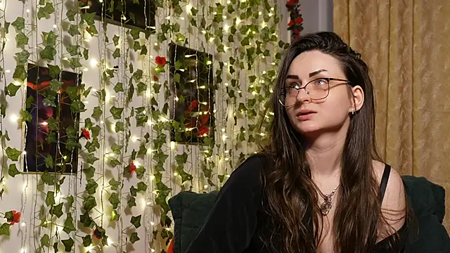 NaughtYHomemadE online show from January 2026 10:20:01 AM