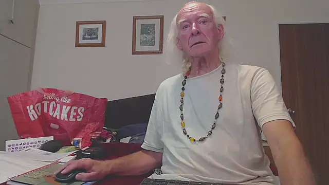 WaverlyKernow online show from September 2025 01:35:01 PM