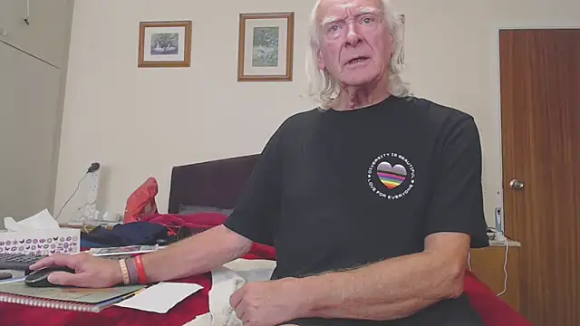 WaverlyKernow online show from October 2025 01:42:02 PM