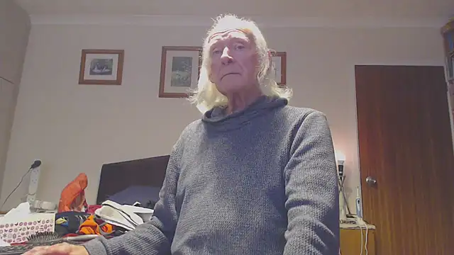 WaverlyKernow online show from October 2025 01:33:02 PM