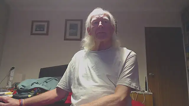 WaverlyKernow online show from January 2026 08:18:01 AM