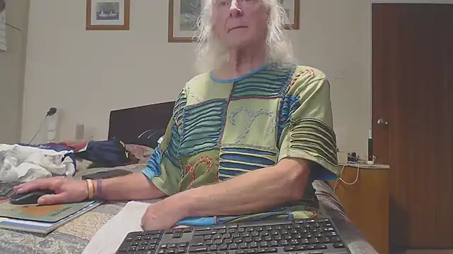 Snapshot of WaverlyKernow chatting on March 2026 09:24:02 AM WaverlyKernow online show from March 2026 09:24:02 AM