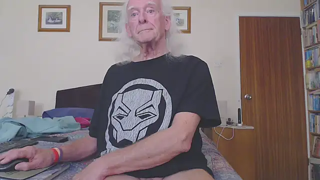 Snapshot of WaverlyKernow chatting on March 2026 02:11:02 PM WaverlyKernow online show from March 2026 02:11:02 PM