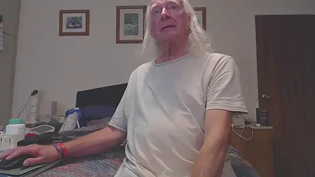 Snapshot of WaverlyKernow chatting on April 2026 01:53:01 PM WaverlyKernow online show from April 2026 01:53:01 PM