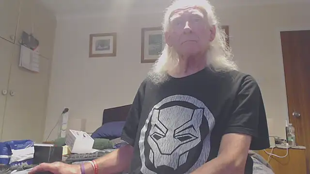 Snapshot of WaverlyKernow chatting on April 2026 01:28:01 PM WaverlyKernow online show from April 2026 01:28:01 PM