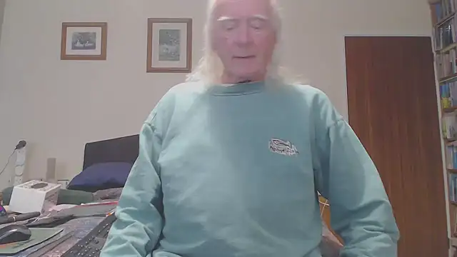 Snapshot of WaverlyKernow chatting on April 2026 02:24:01 PM WaverlyKernow online show from April 2026 02:24:01 PM