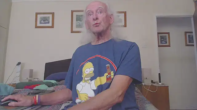 Snapshot of WaverlyKernow chatting on April 2026 01:06:02 PM WaverlyKernow online show from April 2026 01:06:02 PM