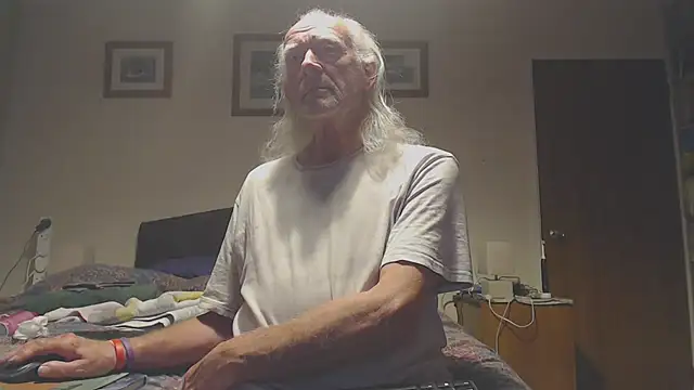 Snapshot of WaverlyKernow chatting on April 2026 07:11:02 PM WaverlyKernow online show from April 2026 07:11:02 PM