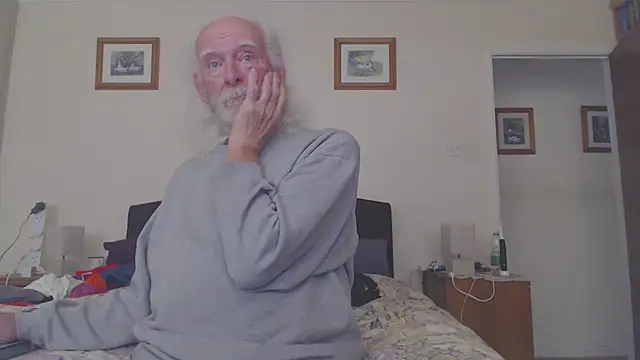 Snapshot of WaverlyKernow chatting on May 2026 01:39:02 PM WaverlyKernow online show from May 2026 01:39:02 PM