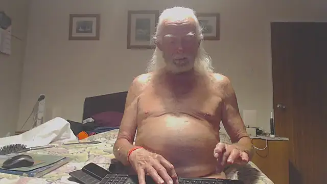Snapshot of WaverlyKernow chatting on May 2026 07:45:01 PM WaverlyKernow online show from May 2026 07:45:01 PM