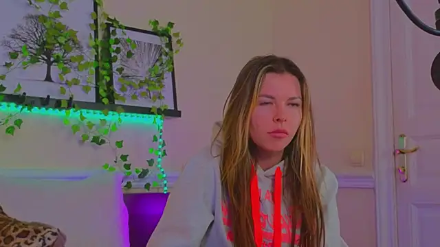 Real Tini online show from January 2025 01:03:01 PM