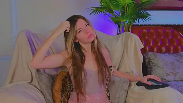 Real Tini online show from February 2025 01:13:02 PM