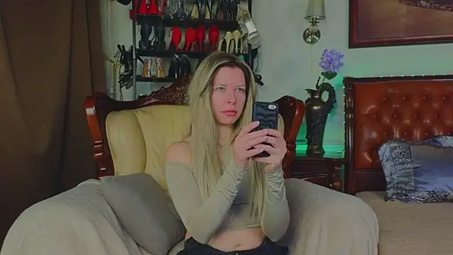 Real Tini online show from March 2026 07:13:01 AM