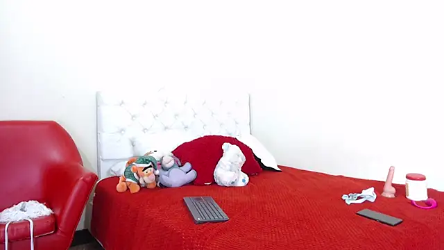 luna hoott online show from February 2025 08:07:02 PM