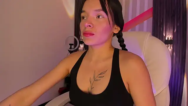 Snapshot of _shantal_smith chatting on June 2026 01:08:02 AM shantal smith online show from June 2026 01:08:02 AM