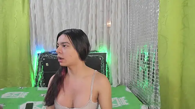 Snapshot of Megan_Miles02 chatting on December 2024 11:10:02 PM Megan Miles02 online show from December 2024 11:10:02 PM