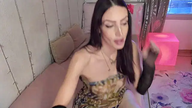 AlicianeFrancaise online show from November 2025 12:11:02 PM