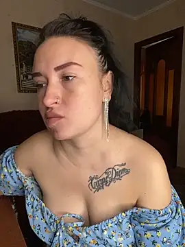 Snapshot of Roxana_Bell chatting on May 2026 10:47:01 AM Roxana Bell online show from May 2026 10:47:01 AM