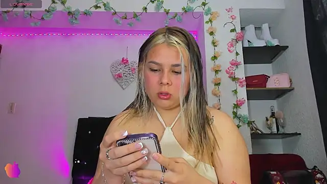 little tifanny82 online show from December 2024 02:17:01 PM