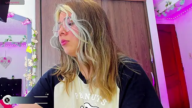 little tifanny82 online show from January 2025 03:58:01 PM