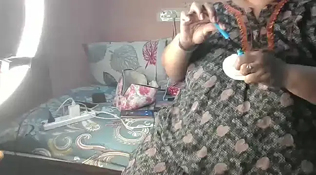 Snapshot of Ravina_patil1 chatting on January 2025 04:02:02 AM Ravina patil1 online show from January 2025 04:02:02 AM