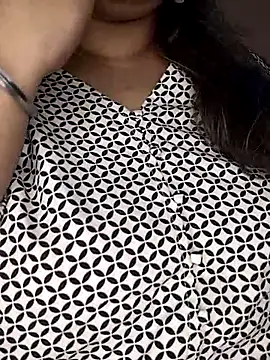 Snapshot of Ravina_patil1 chatting on February 2025 08:34:02 PM Ravina patil1 online show from February 2025 08:34:02 PM