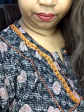 Snapshot of Ravina_patil1 chatting on September 2025 05:37:01 PM Ravina patil1 online show from September 2025 05:37:01 PM