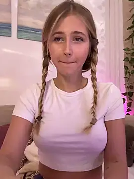 LunaRase online show from December 2024 11:34:01 AM